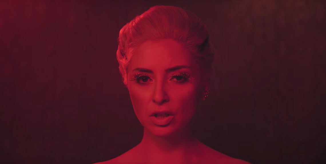 Intymne wspomnienia, nuta rodzimego kampu i syntezatorowe fantazje