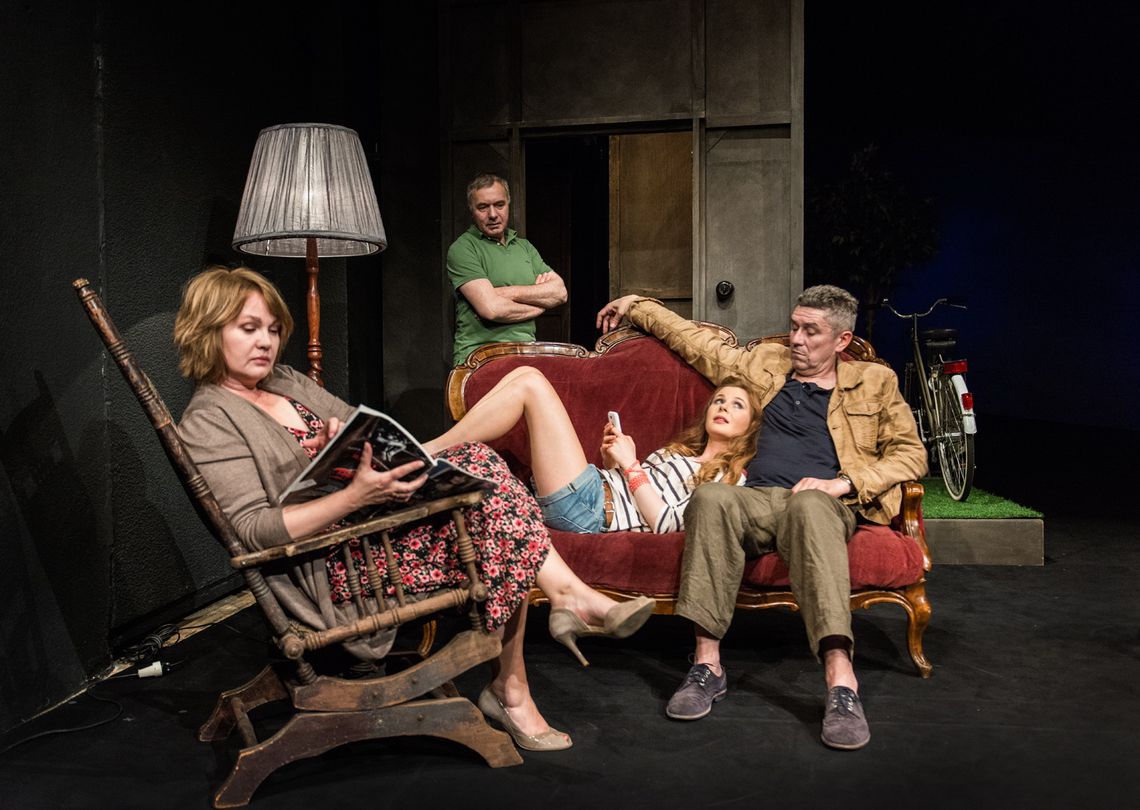 "Taniec albatrosa" w Teatrze Współczesnym ukazuje ludzi uciekających przed kryzysem dojrzałego wieku