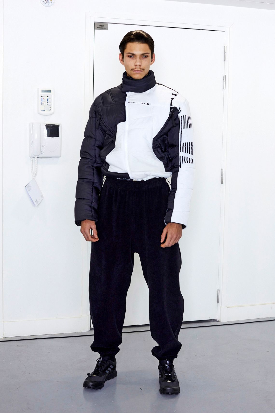 GMBH Berlin powstało dla fanów techno. Ich ciuchy służą do tańczenia