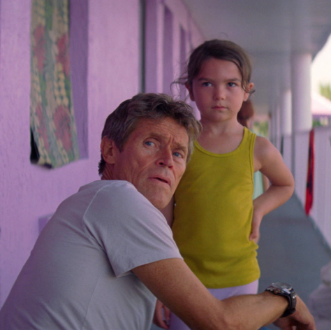 Historia małej rozrabiaki, która mieszka na obrzeżach Disneylandu wzrusza i bawi