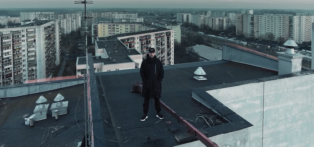 Sokół i jego "Warszawa". Raper wykonał cover kultowego utworu T.Love