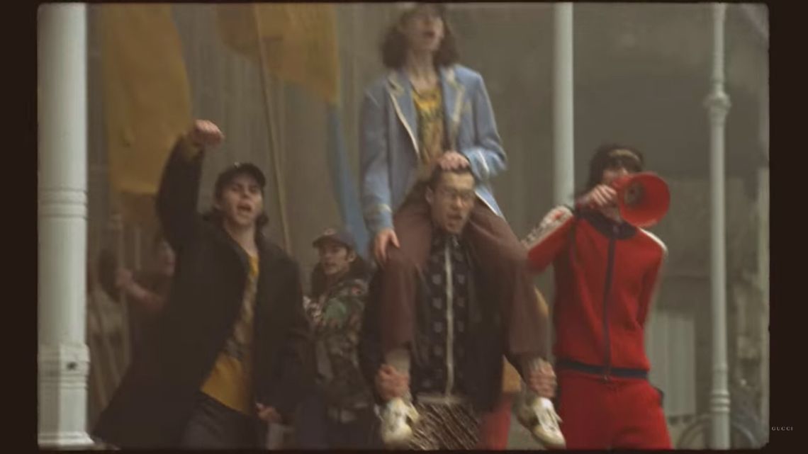 Gucci stworzył reklamę, która nawiązuje do najważniejszej kulturowej rewolucji XX wieku, do 1968 roku