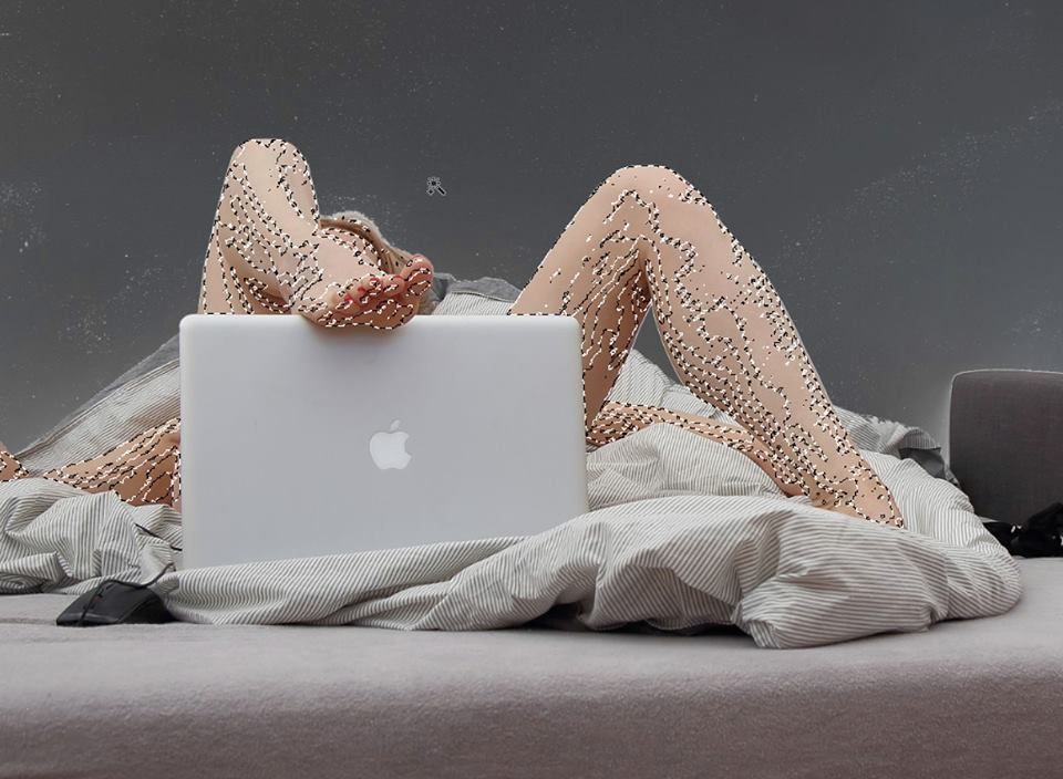 "Na pozór silna dziewczyna, a w środku ledwo się trzyma" to wystawa dziewczyn twórczo wykorzystujących social media