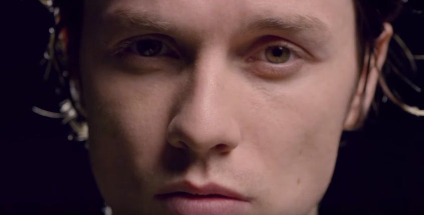 Hipnotyzujący James Bay wrócił. Brytyjski piosenkarz zapowiedział wydanie drugiej płyty