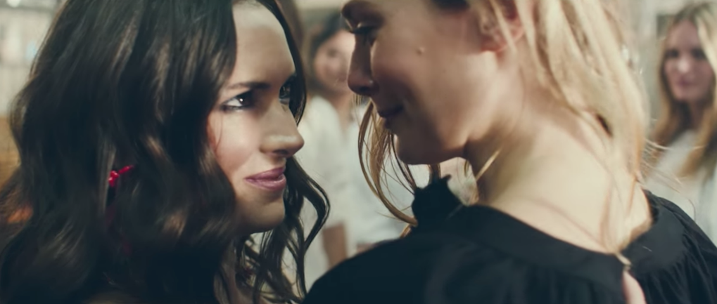 Winona Ryder i Elizabeth Olsen w roztańczonym spocie H&M