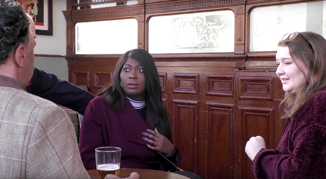 Ultrarealistyczny robot przeraził gości brytyjskiego pubu