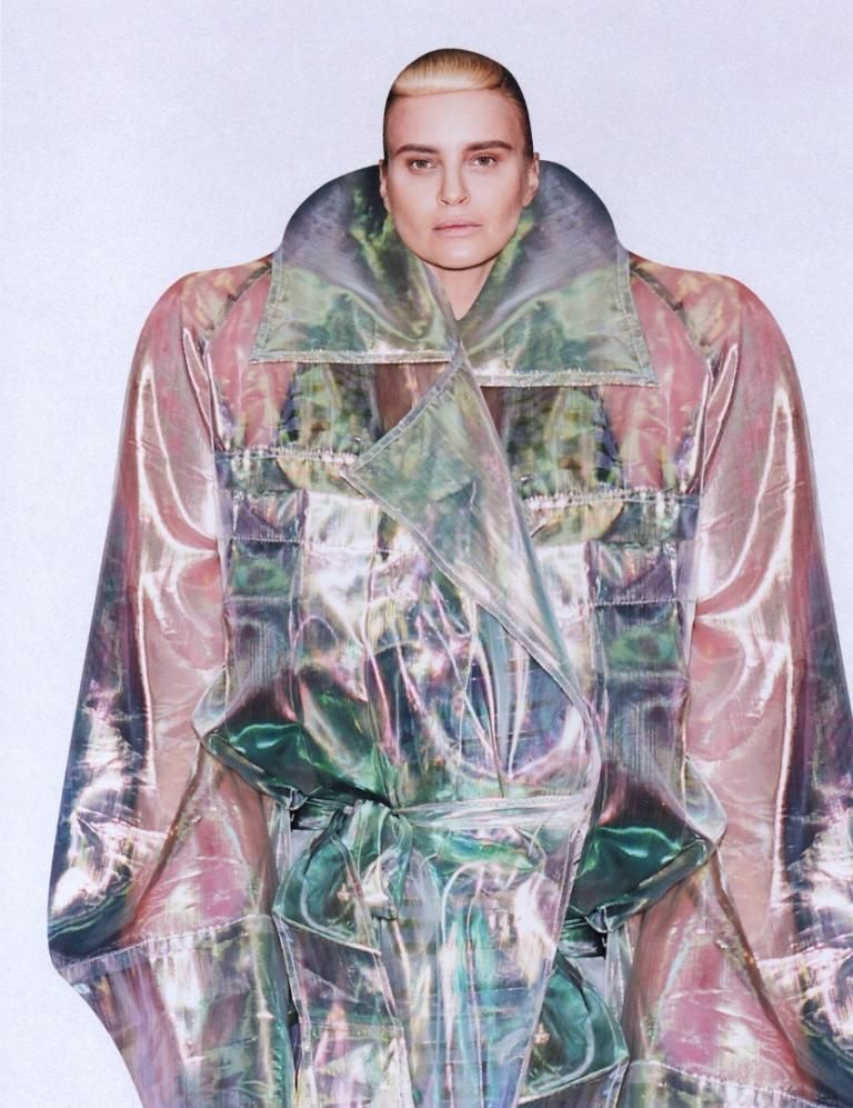 Polska ikona mody w futurystycznym projekcie MMC. Wiosenna kolekcja marki w sesja zdjęciowej na pograniczu sztuki