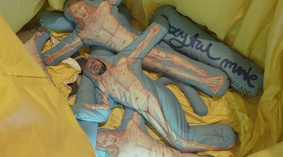 Artysta stworzył prowokacyjne przytulanki, które utulą gorliwie wierzący, jak i antyklerykałowie