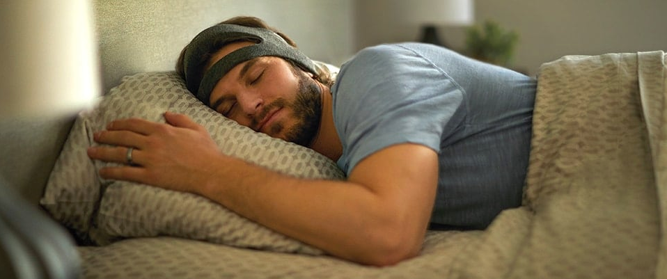 Asystent snu i niezbędnik dla biegaczy. Prezentujemy nowoczesne gadżety bez których niedługo wiele osób się nie obędzie