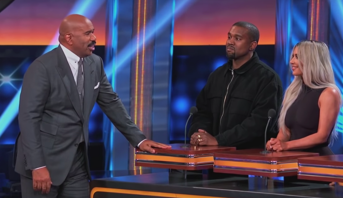 Kanye, Kim i cała rodzina Kardashianów wystąpili w amerykańskiej wersji Familiady. Zobaczcie fragmenty