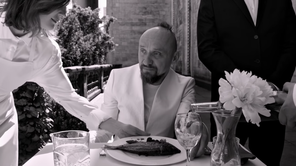 Oto prawdopodobnie najlepszy polski klip roku. Ten duet przekuwa brud ulicy w poezję jak nikt inny