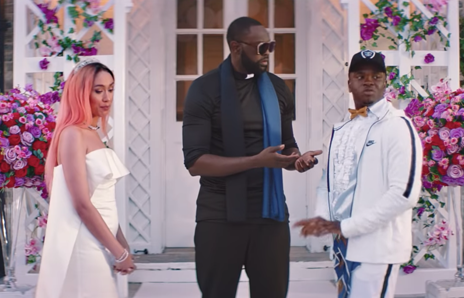 Kolejny hit komika odpowiedzialnego za jeden z największych viralowych przebojów zeszłego roku. Zrobiło się gorąco