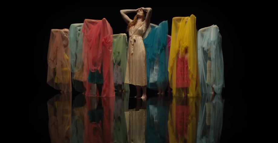 Nowy klip Florence + The Machine wprowadza w hipnozę. Ponad 4 minuty czystego piękna