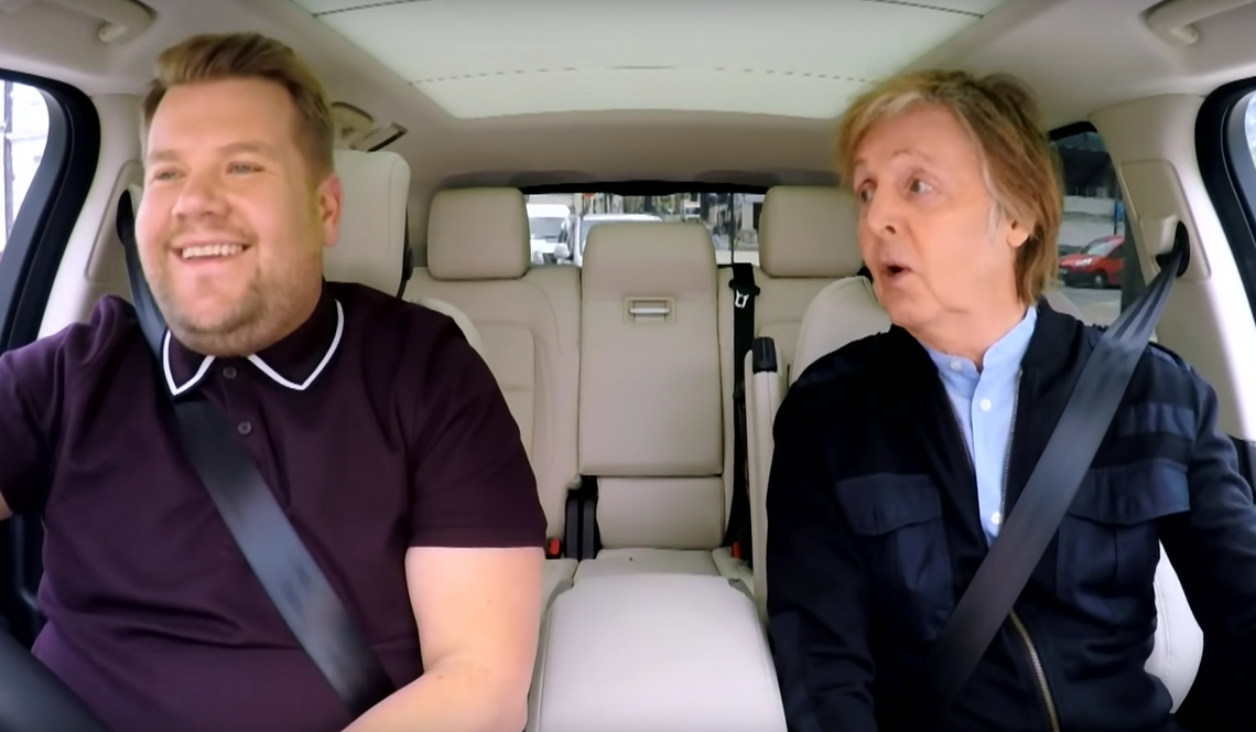 Paul McCartney śpiewa największe hity Beatlesów i odwiedza miejsca ze swojej młodości we wzruszającym odcinku Carpool Karaoke