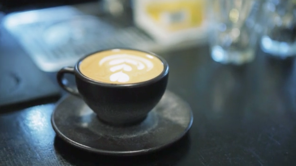 Powstały trwałe kubki i filiżanki na kawę z fusów po kawie. Wyglądają pięknie i można je kupić