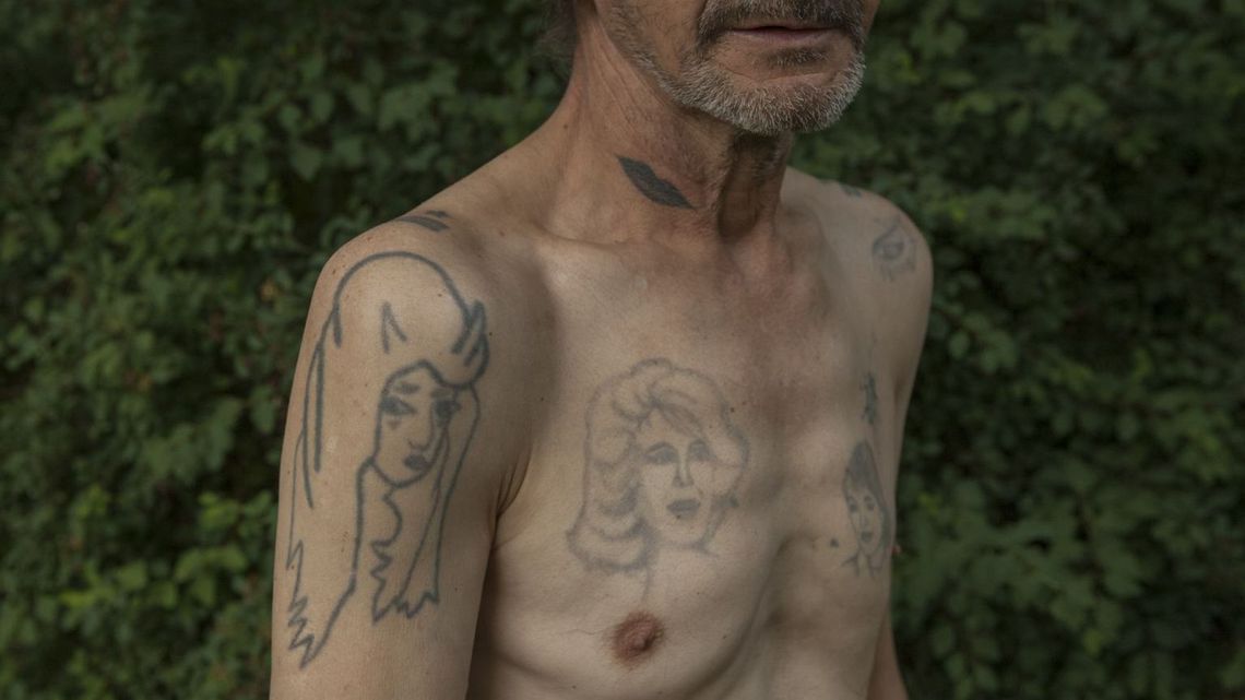 Znany artysta przez kilkanaście lat dokumentował więzienne tatuaże. Teraz pokaże je w Zachęcie