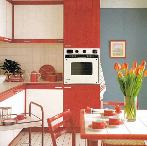 Najlepiej urządzone wnętrza w stylu lat 80-tych zgromadzone na jednym instagramowym koncie