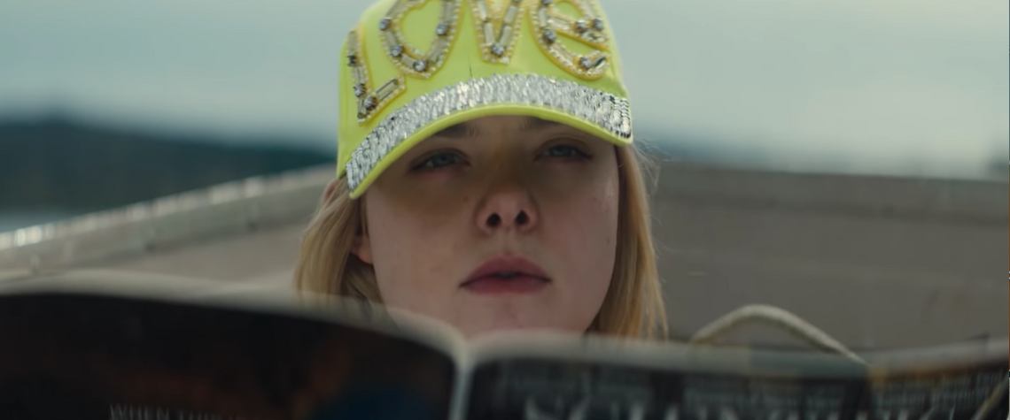 Reżyserka "Opowieści podręcznej" nakręciła postapokaliptyczny dramat z Elle Fanning i Peterem Dinklagem [zwiastun]