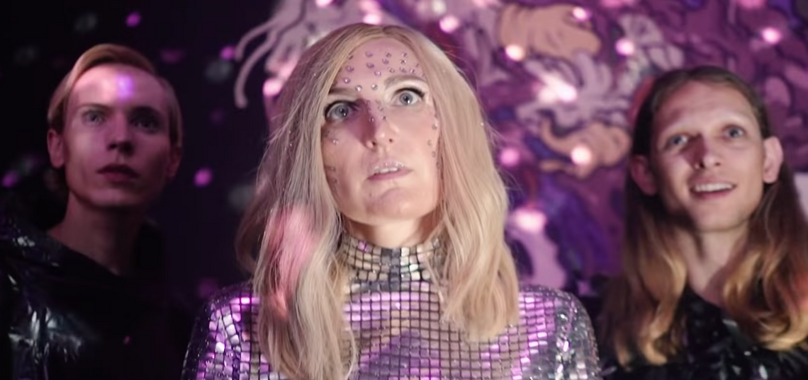 Reni Jusis wraca z kolejnym hitem. "Ćma" to syntezatorowy pop na światowym poziomie [wideo]