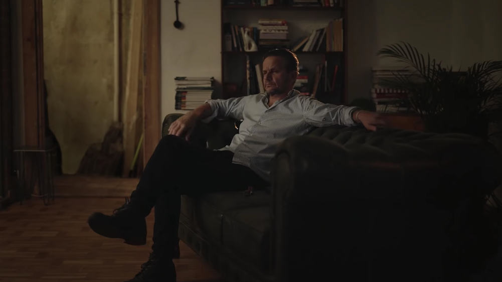 Bartłomiej Topa w nastrojowym klipie Seeme - Kasi Makowieckiej