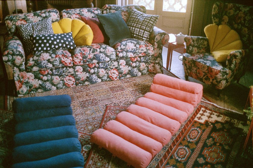 Odważna, psychodeliczna kolekcja od IKEA. Kojarzy się z Alicją w Krainie Czarów [wideo]