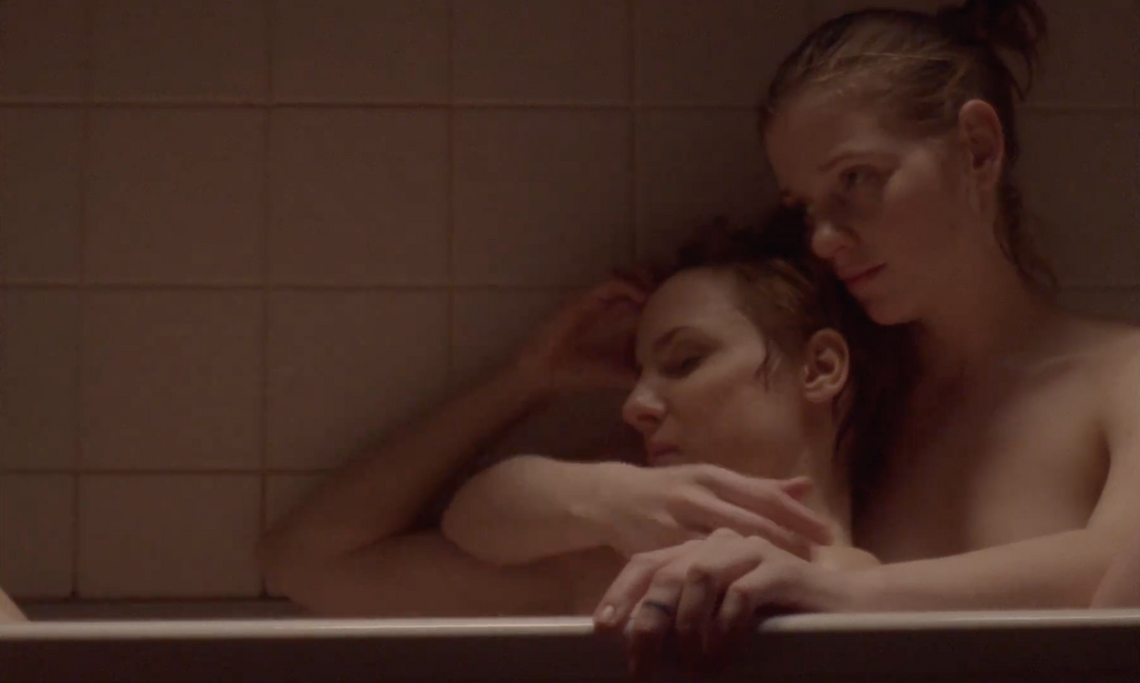 Największy jest ambaras, kiedy troje chce naraz. Debiutancki film Olgi Chajdas ukazuje nietypowy trójkąt miłosny