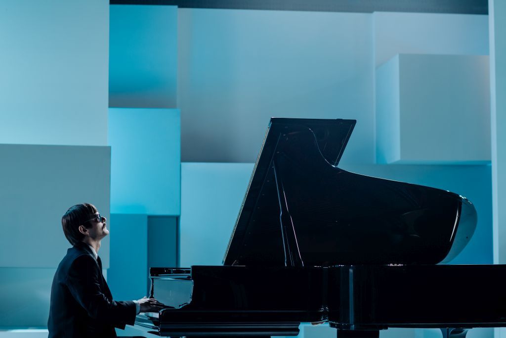 Dawid Ogrodnik jako legendarny muzyk w nowym filmie twórcy "Chce się żyć". Jest zwiastun