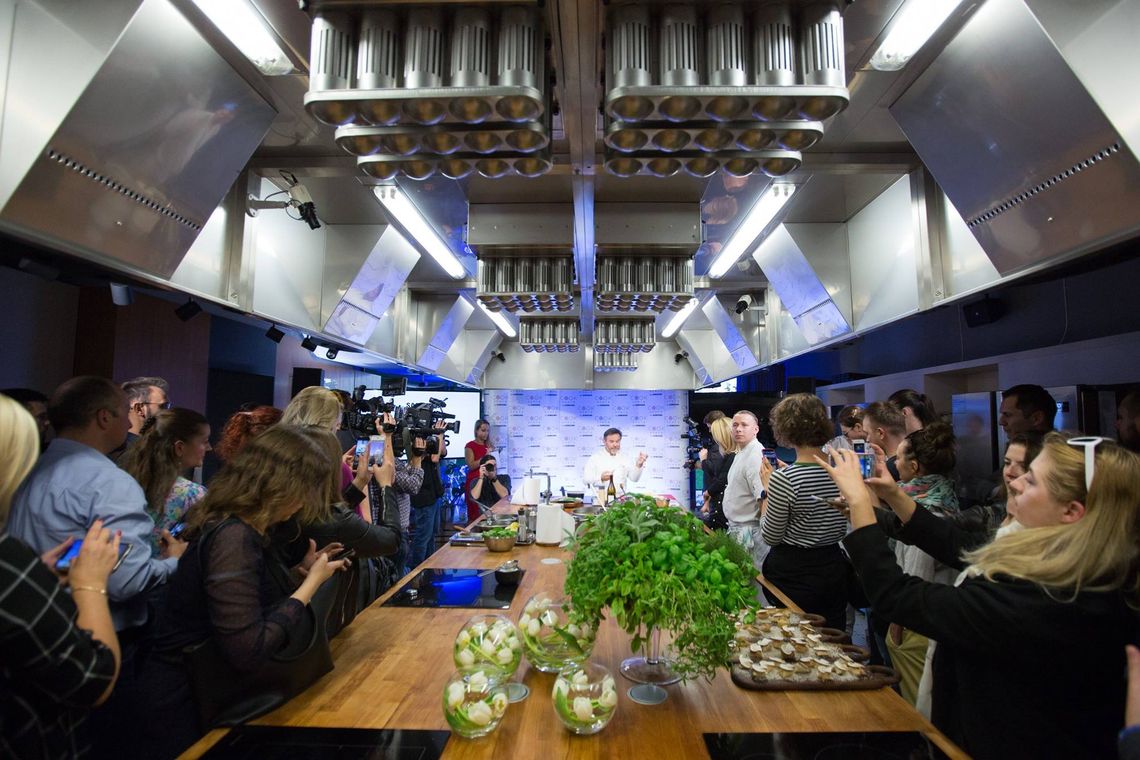 Michel Troisgros, zdobywca 3. gwiazdek Michelin, pokazał w Polsce swoje popisowe danie na urodzinach Cook Story by Samsung