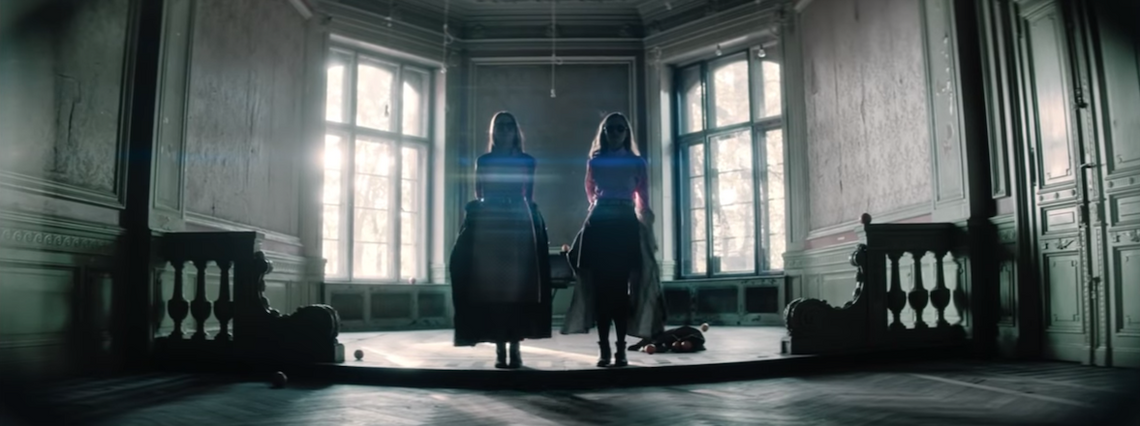 Baśniowa podróż ku zatraceniu się w czasie i przestrzeni w pięknym klipie Tęskno