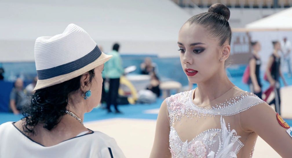 "Over the Limit" - wybitny dokument Marty Prus o gimnastyczce, której droga na szczyt jest okupiona wielkimi kosztami