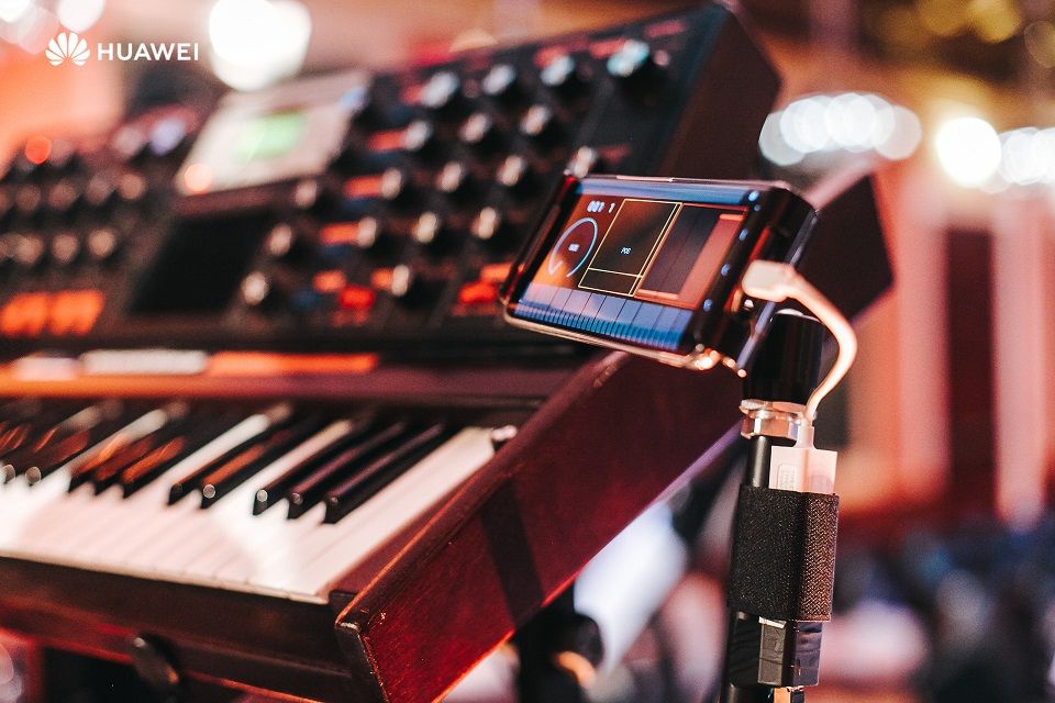 Zorza polarna przełożona na dźwięki. Sztuczna inteligencja wspomogła orkiestrę w wykonaniu niezwykłej kompozycji