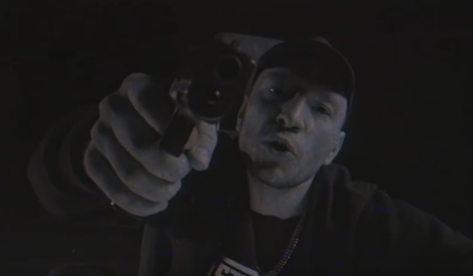 Piorun powraca z nowym klipem i odzieżą "Sztywniutko", z której dochód pójdzie na słuszny cel