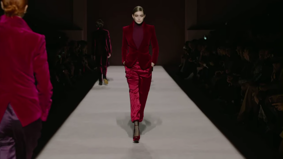 Największy hit sezonu w politycznym wydaniu u Toma Forda