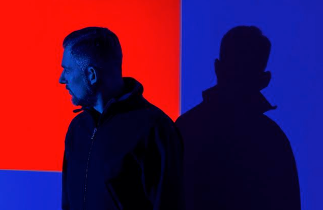 Sokół ma gest. Jego goście odsłuchali album artysty w niezwykłych warunkach