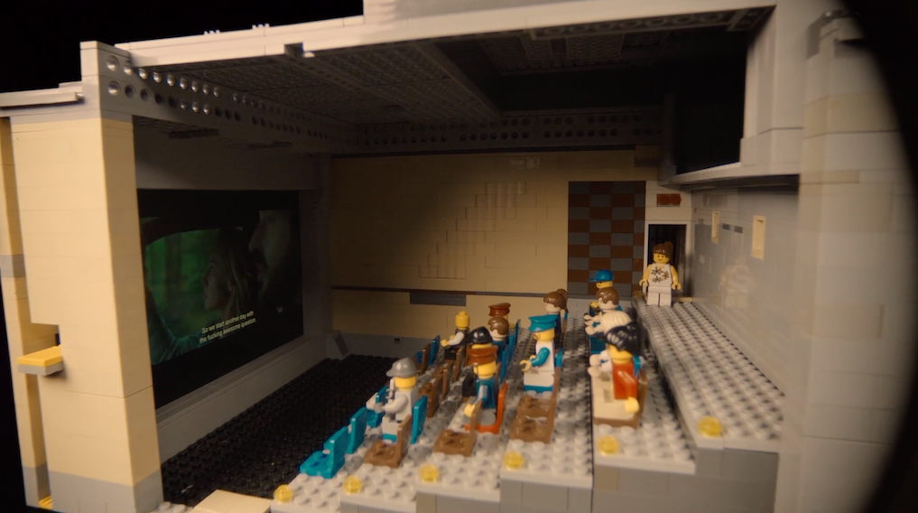 Polski reżyser zrobił z klocków LEGO wierną replikę kultowego wrocławskiego kina [wideo]