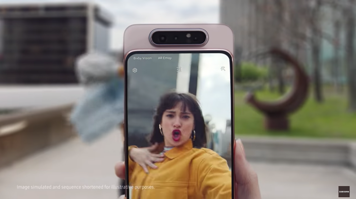 Samsung wypuścił telefon z najdziwniejszym aparatem na rynku, ale idealnym do selfie. Nie kosztuje fortuny