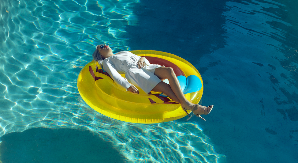 Nowa polska lifestylowa marka Kazar Studio jest jak sklep z cukierkami. Promuje ją piękna sesja zdjęciowa i klimatyczne wideo