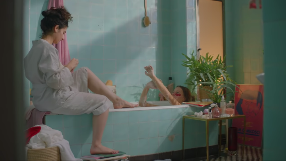 Efektowne wideo łamiące tabu menstruacji od polskiej marki produkującej tampony i podpaski z organicznej bawełny