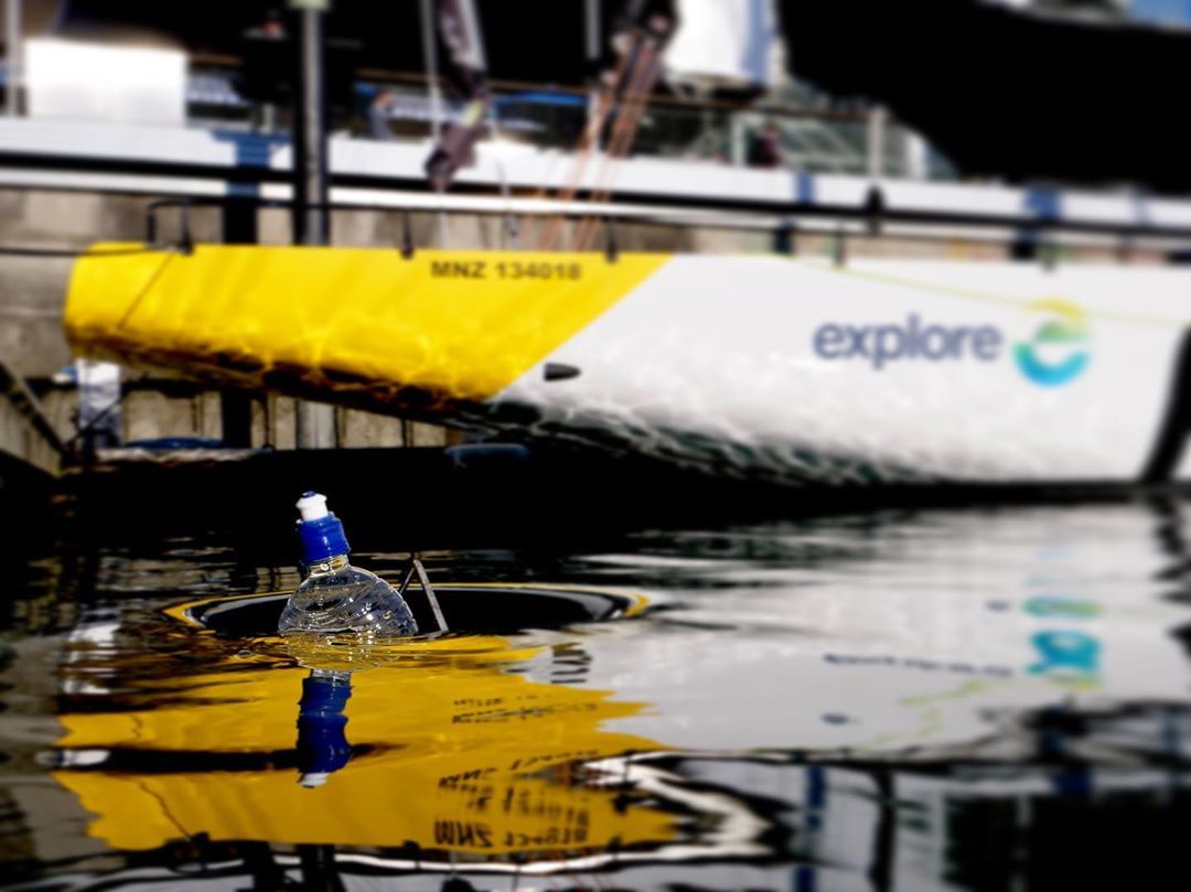 W Gdańsku pojawił się pierwszy pływający kosz na śmieci, które sam zbiera z wody