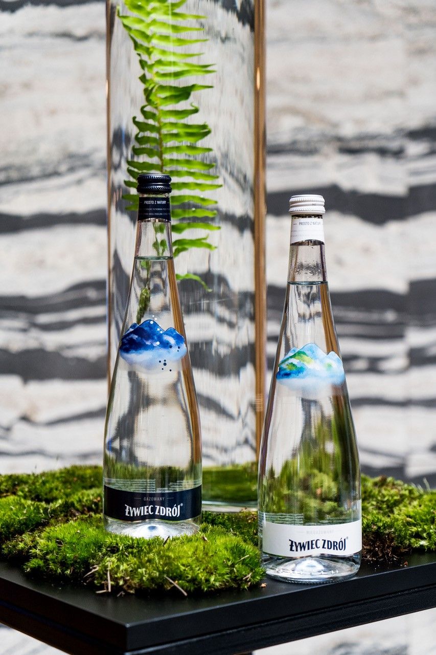 Żywiec Zdrój wprowadził wodę źródlaną w szklanych butelkach