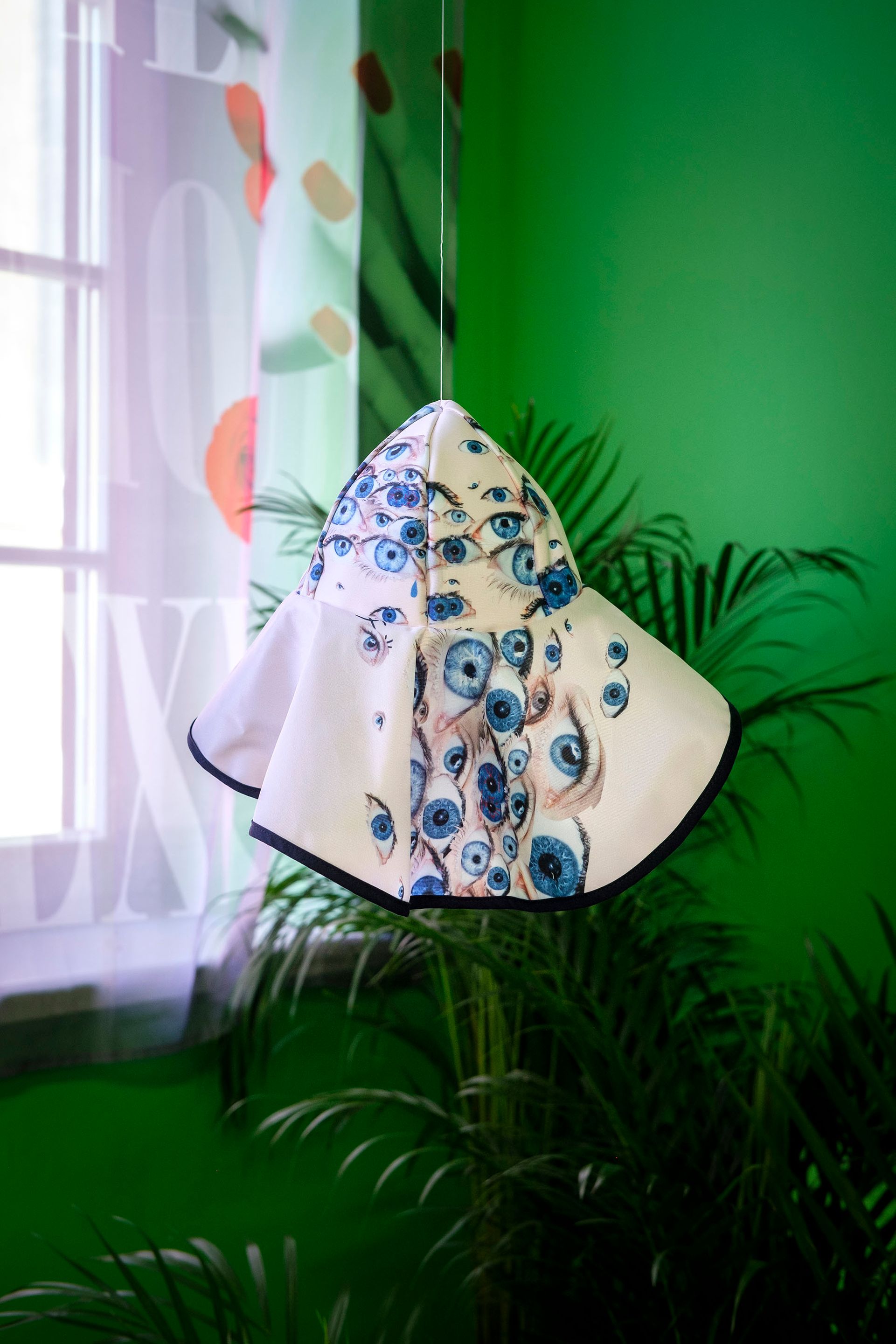 Wyprawa na nieznany ląd z Pat Guzik i Tomaszem Armadą. Ich wystawa „Niebieskie psy” w Gdańsku to wyzwanie dla świata mody