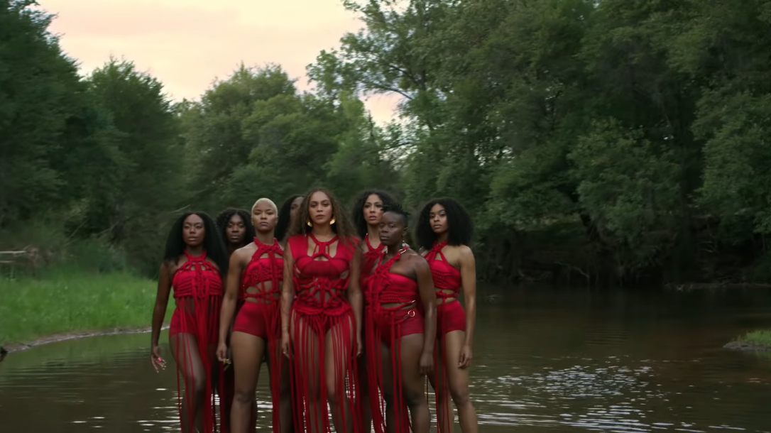Beyoncé składa hołd Afryce w efektownym klipie promującym "Króla Lwa"