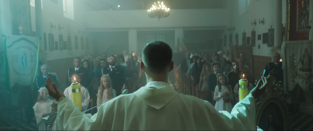 Premiera filmu Jana Komasy o fejkowym księdzu na Festiwalu Filmowym w Wenecji. Mamy zwiastun