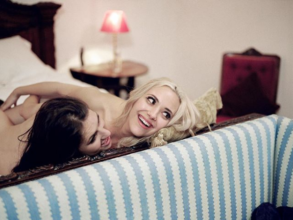 Artystka robiła zdjęcia zza kulis filmów pornograficznych. Pokazuje zwyczajną stronę ekscesów