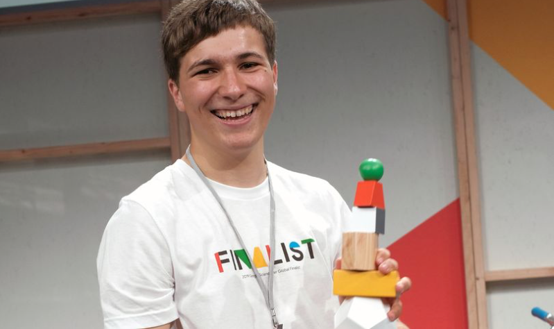 Nastolatek wygrał konkurs naukowy Google. Wynalazł sposób na oczyszczanie wody z mikrocząsteczek plastiku