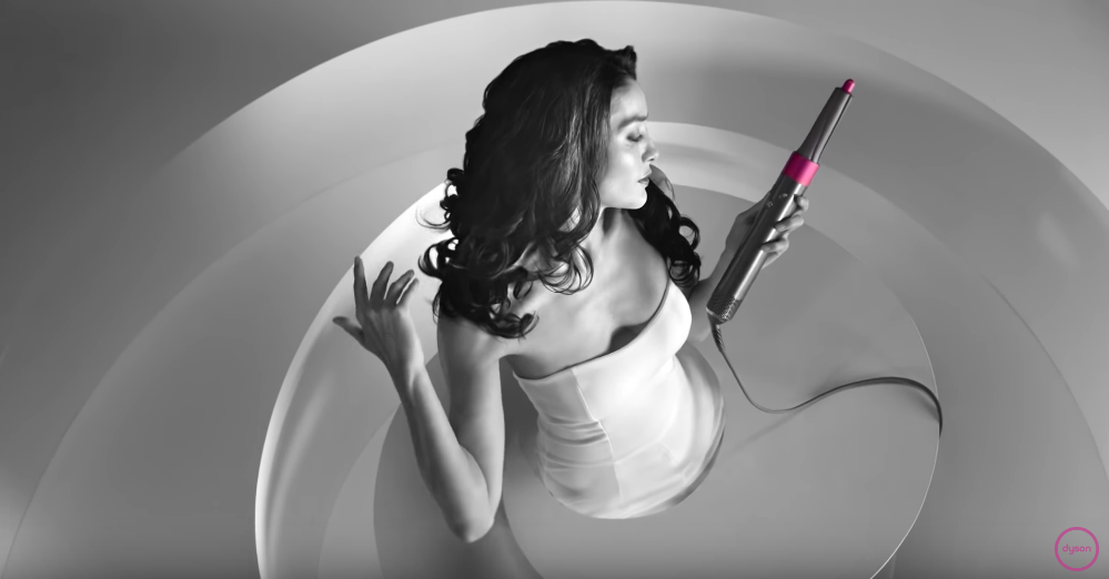 Dyson prezentuje rewolucyjne urządzenie do stylizacji włosów. Loki, fale, prostowanie i suszenie w jednym