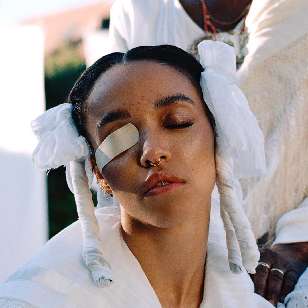 Nowa piosenka i teledysk FKA Twigs „Home with you” – wyjście na miasto z surrealistycznym finałem