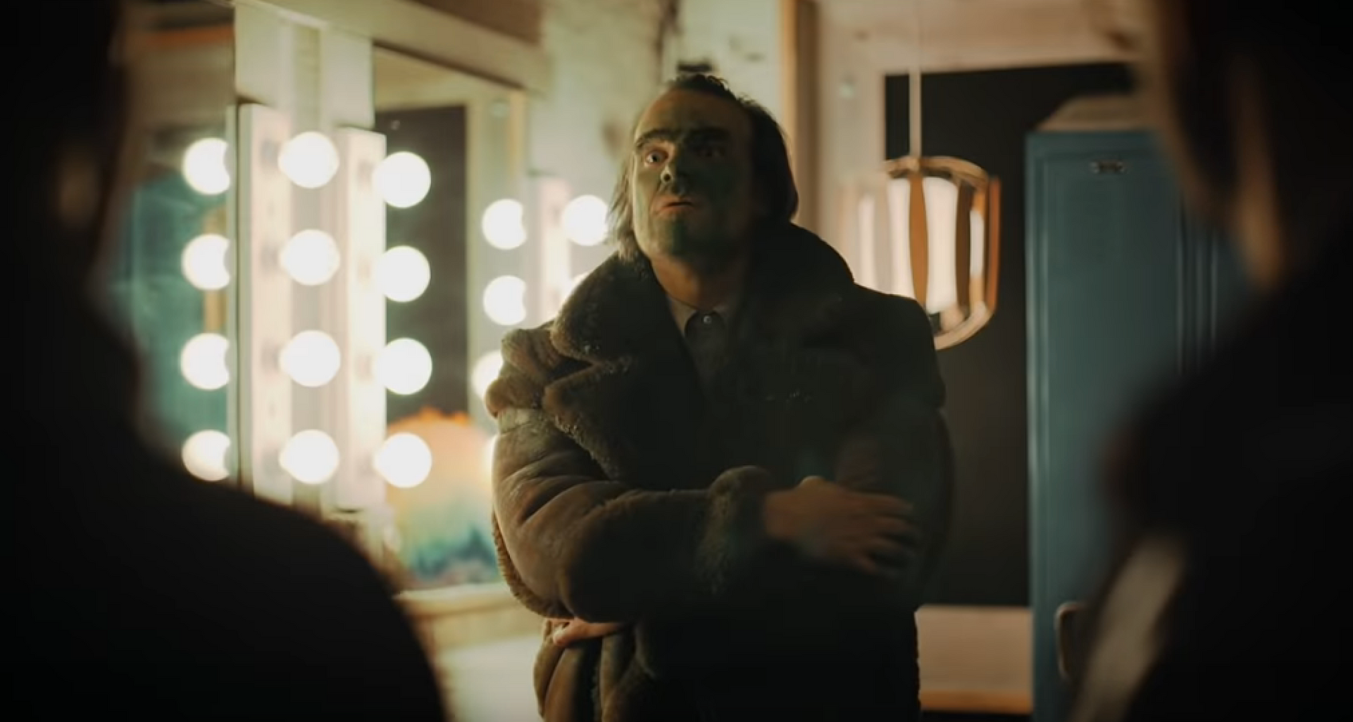 Gwiazdor "Stranger Things" brawurowo parodiuje "Jokera" z pomocą bohaterów Ulicy Sezamkowej