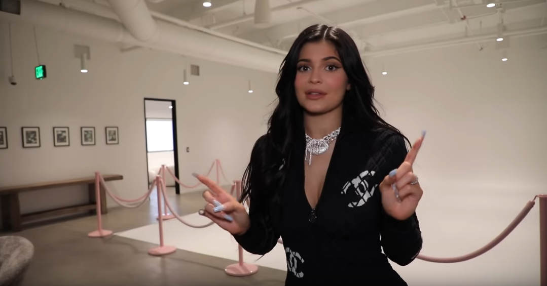 Kylie Jenner spieniężyła viralowy żart z jej śpiewu. Opatentowała właśnie słowa wykorzystywane w memach i przeróbkach