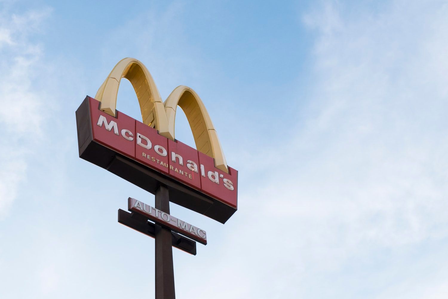 McDonald's ma wkrótce wprowadzić pierwszego wege burgera w Polsce, a Żabka wege hot doga